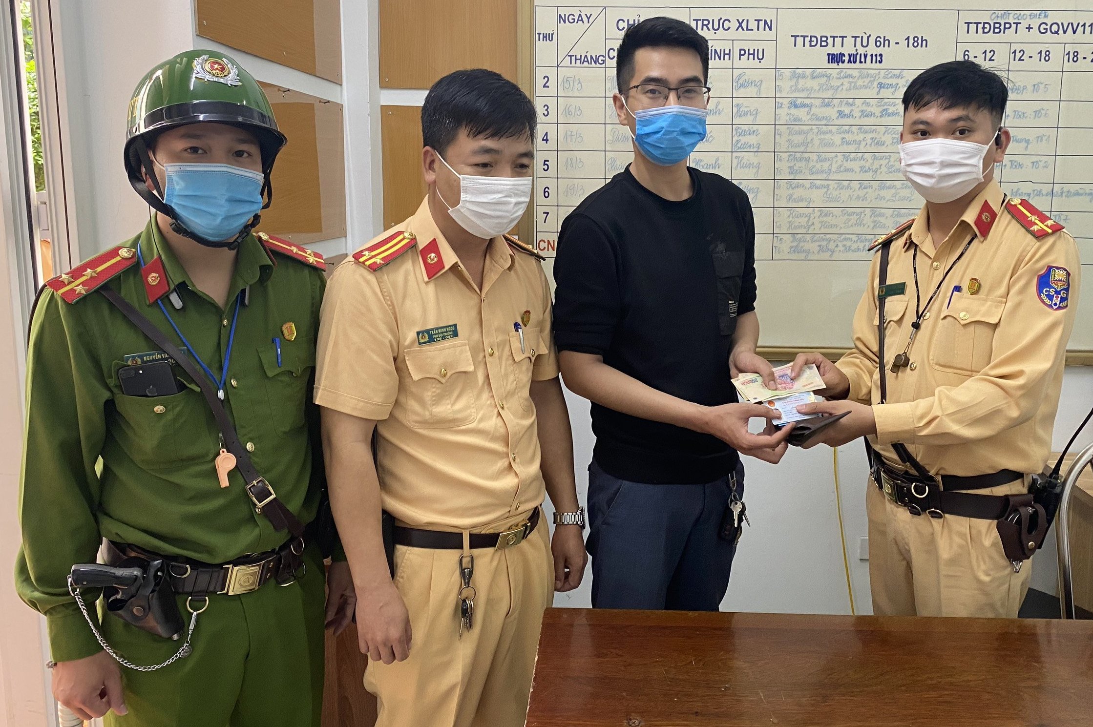 Người dân viết thư cảm ơn Đội CSGT-TT Công an quận Hồng Bàng trả lại tài sản thất lạc